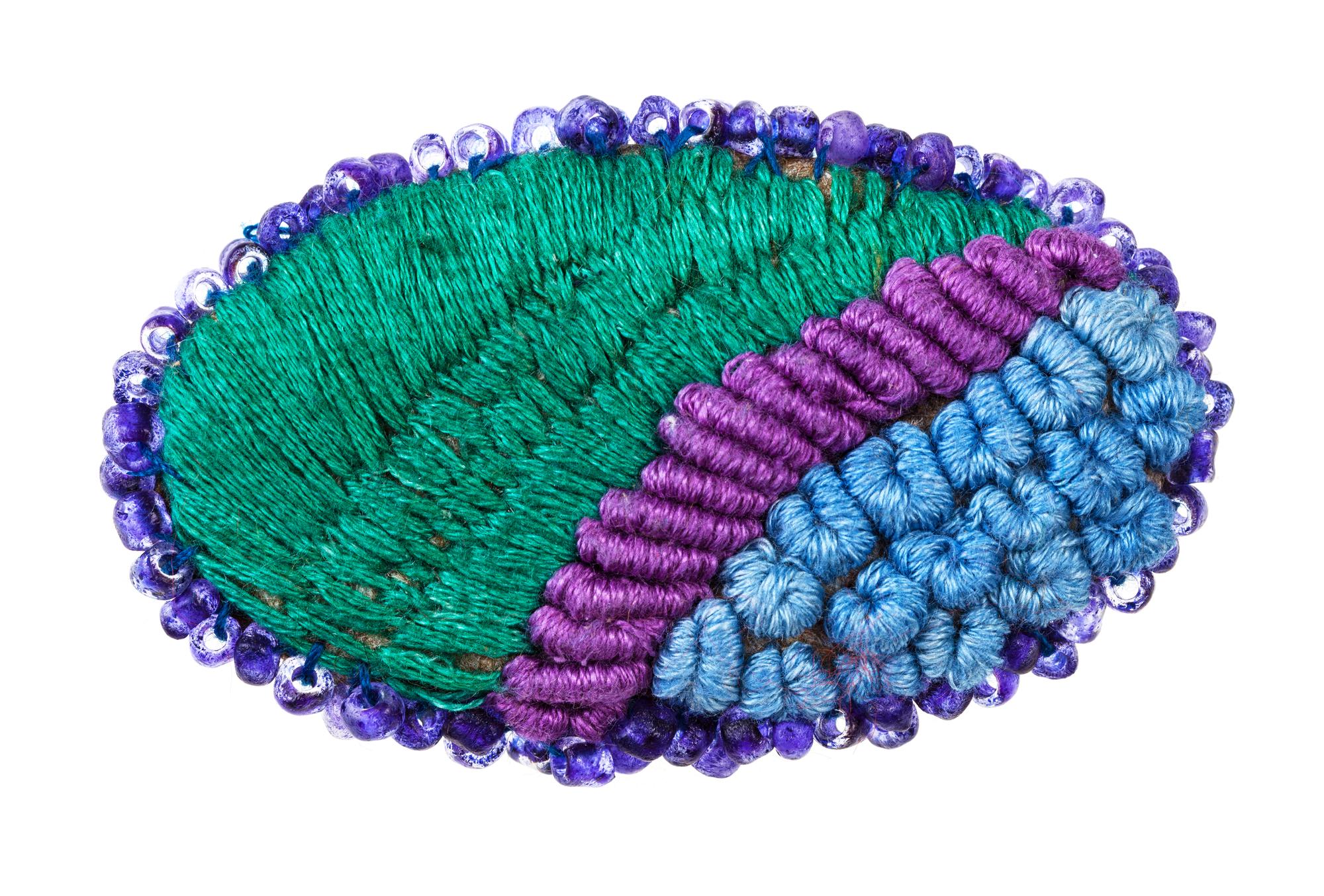 Patch colorate ricamate a mano